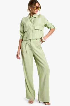 Chemise utilitaire raccourcie fluide