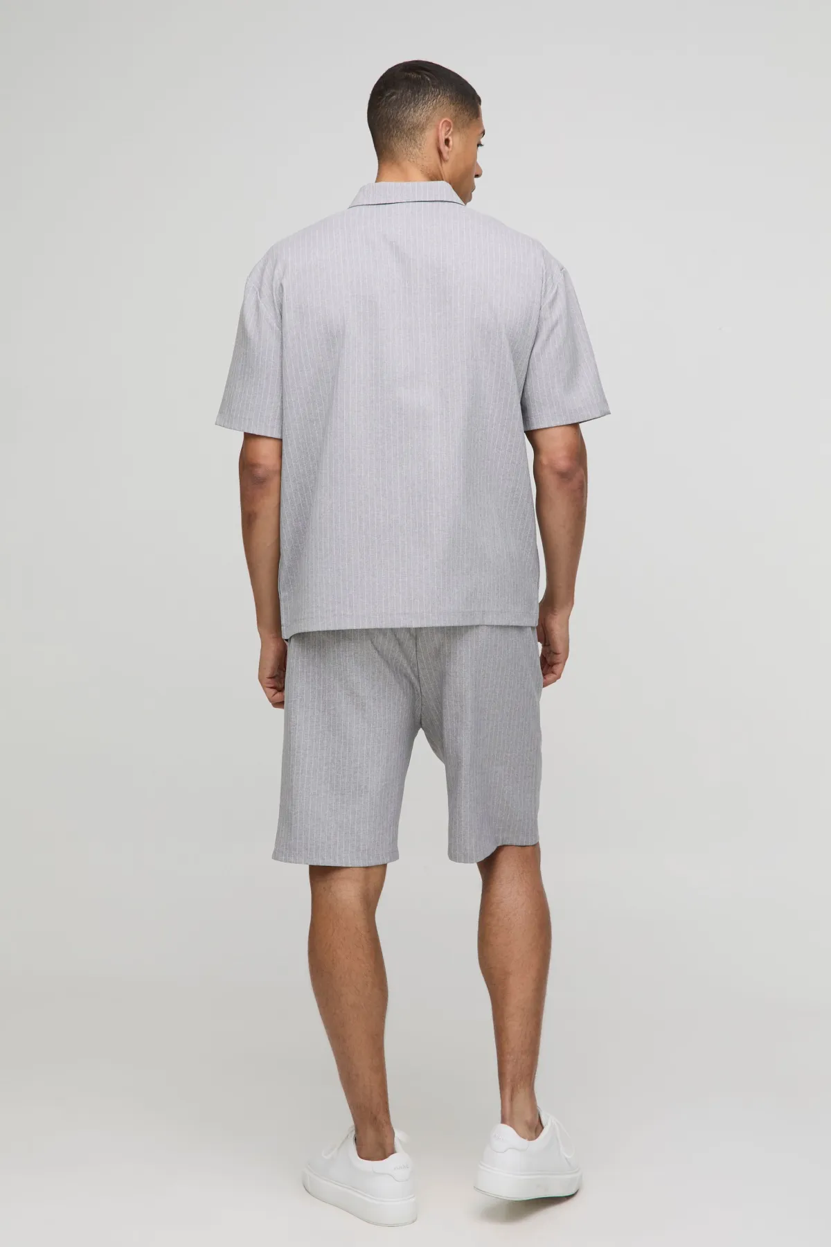 boohooMAN Chemise zippée à manches courtes surdimensionnée à rayures<Homme Chemises
