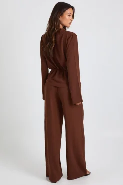 boohoo Chemisier allongé à manches longues en drapé tissé et pantalon coordonné<Femme Pantalons|Looks Chocolat