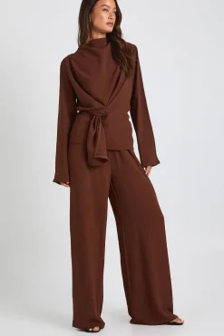 boohoo Chemisier allongé à manches longues en drapé tissé et pantalon coordonné<Femme Pantalons|Looks Chocolat