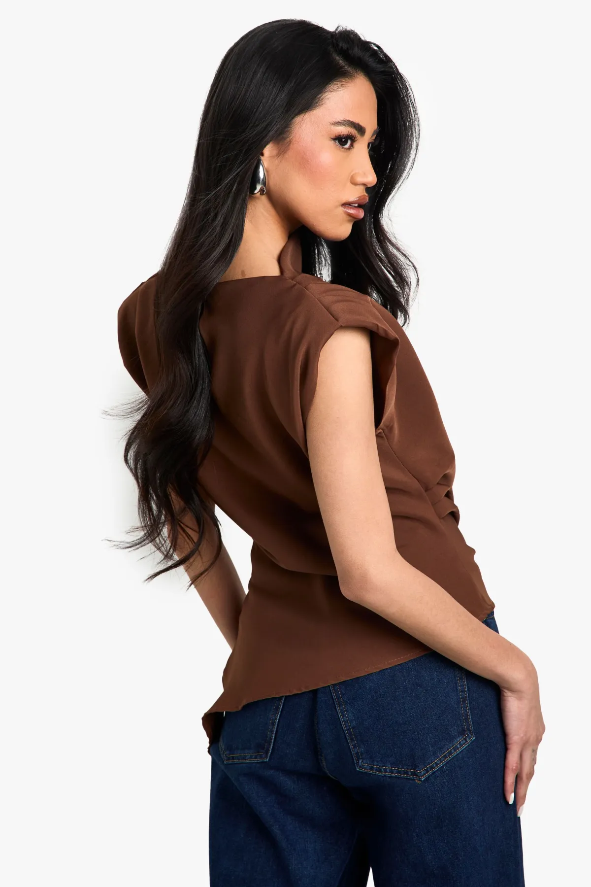 boohoo Chemisier asymétrique à épaulettes froncées<Femme Looks Chocolat|Tops