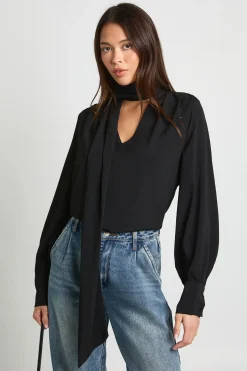 Chemisier en chiffon froissé à détail d'écharpe