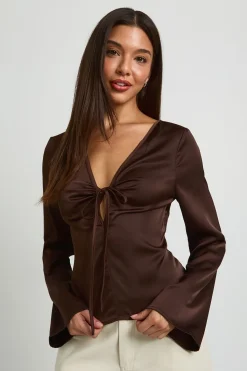 boohoo Chemisier En Satin À Manches Évasées Et Nœud Devant<Femme Satin Et Dentelle|Tops