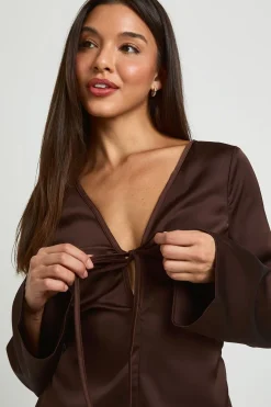 boohoo Chemisier En Satin À Manches Évasées Et Nœud Devant<Femme Satin Et Dentelle|Tops