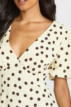 Chemisier En Satin À Pois Avec Encolure En V Et Manches Papillon