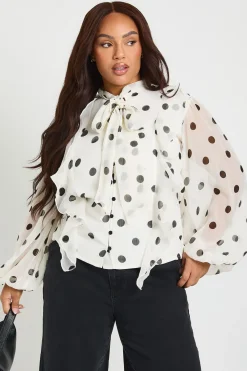 boohoo Chemisier Grande Taille En Mousseline À Pois Avec Manches Ballon<Femme Pois|Tops