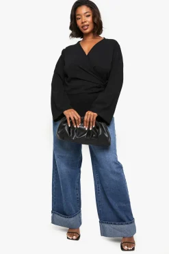 boohoo CHEMISIER À MANCHES LONGUES PLUS ASYMETRIQUE AVEC NOEUD SUR LE DEVANT<Femme Tops
