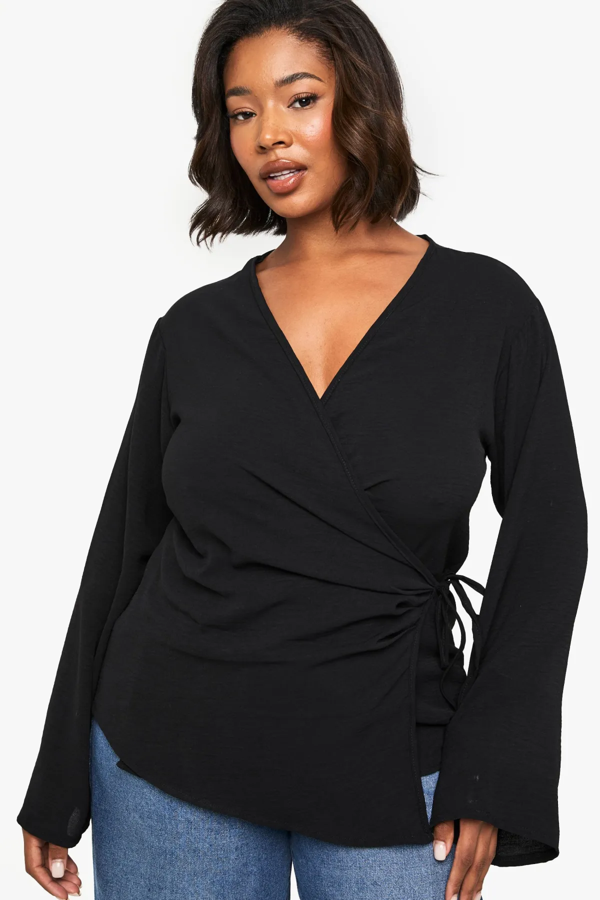 boohoo CHEMISIER À MANCHES LONGUES PLUS ASYMETRIQUE AVEC NOEUD SUR LE DEVANT<Femme Tops