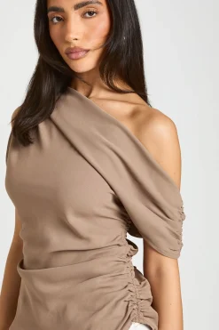 boohoo Chemisier À Épaules Dénudées Avec Fronces Latérales<Femme Tops