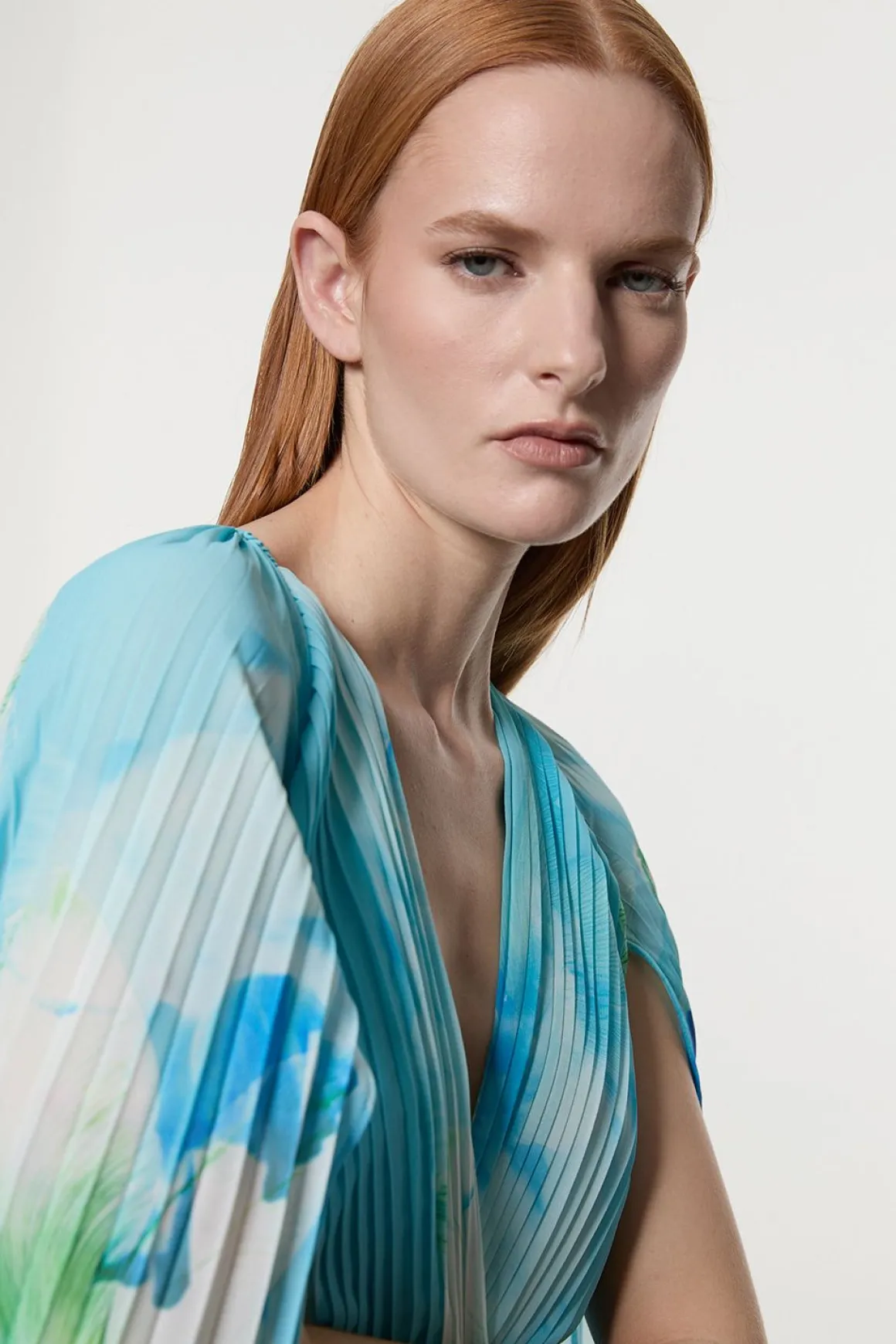 Chemisier tissé à plis doux à motif floral ombré avec cape