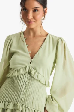 boohoo Chiffon Robe Mini à Manches Longues avec Taille Plissée<Femme Robes Courtes|Robes Patineuses