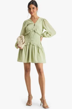 boohoo Chiffon Robe Mini à Manches Longues avec Taille Plissée<Femme Robes Courtes|Robes Patineuses