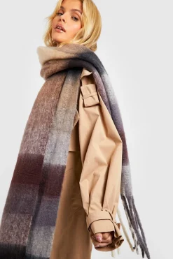 Chunky Black Check Tassel Scarf