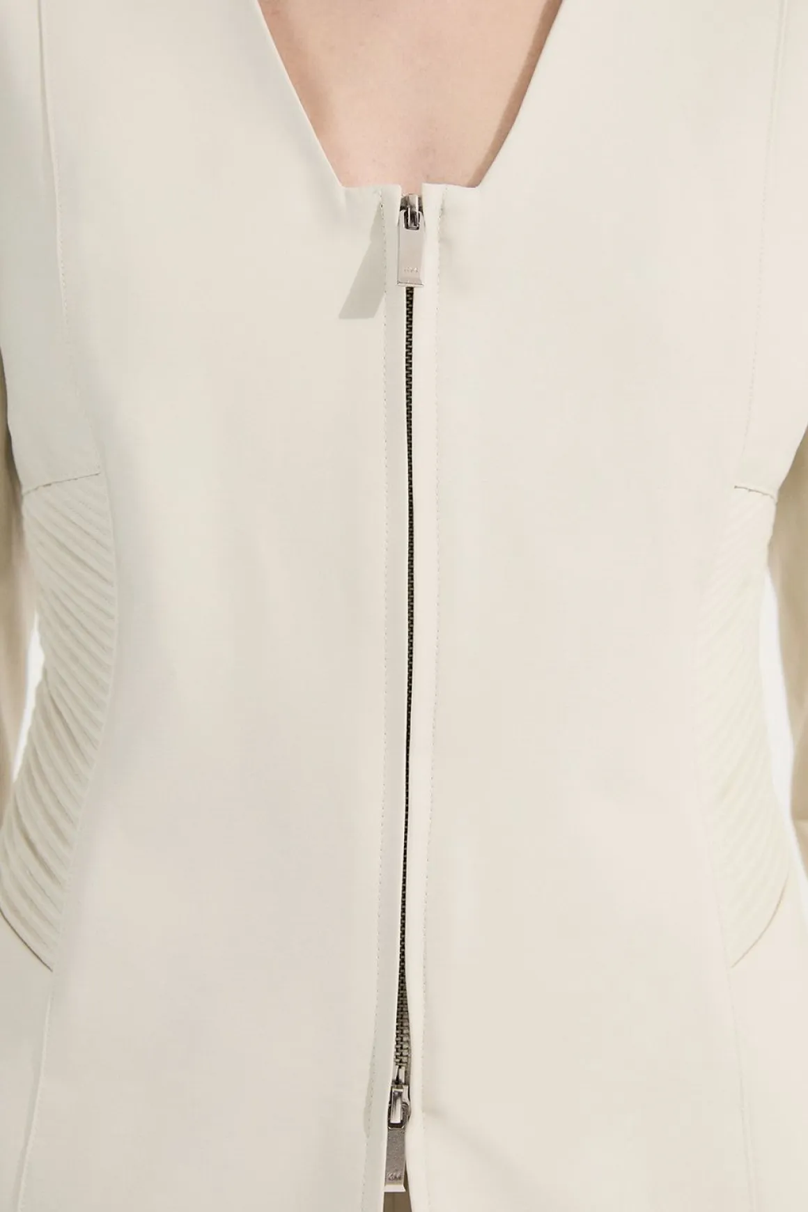 Collection Archive – Blazer en coton sur-mesure pintuck et grosgrain à fermeture éclair frontale