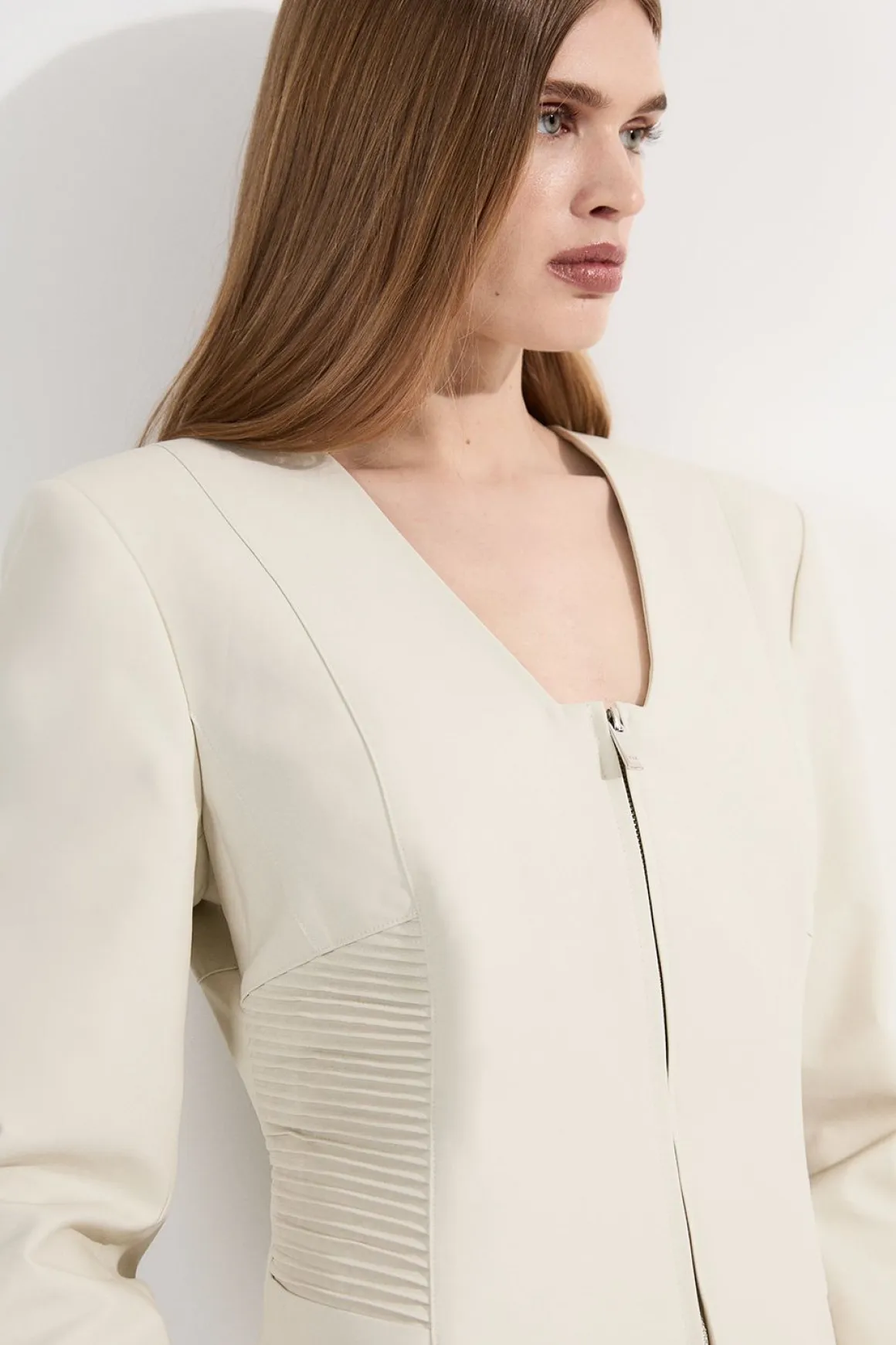 Collection Archive – Blazer en coton sur-mesure pintuck et grosgrain à fermeture éclair frontale
