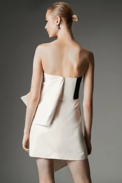 Collection Archive - Petite robe mini en taffetas ornée d'un détail de noeud tissé