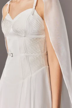Collection Archive - Robe maxi tissée en géorgette avec détails de corset et cape