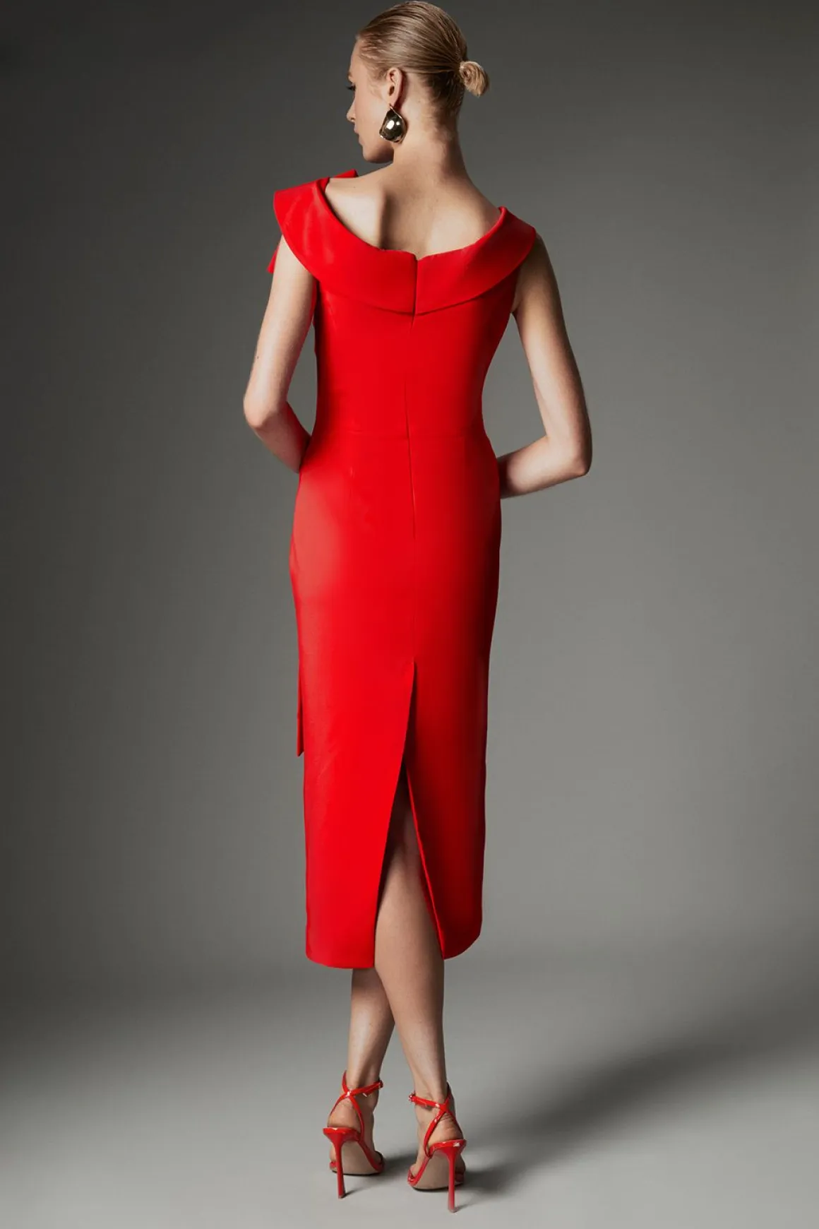 Collection Archive – Robe Midaxi Asymétrique à Détail Grand Nœud et Épaules Dénudées
