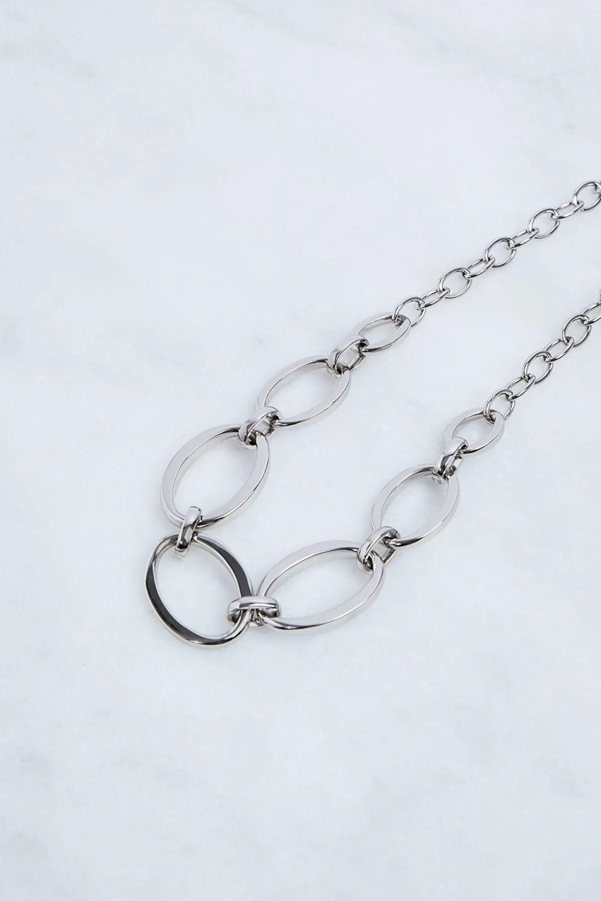KarenMillen Collier chaîne surdimensionné à cristaux européens sertis à la main< Colliers