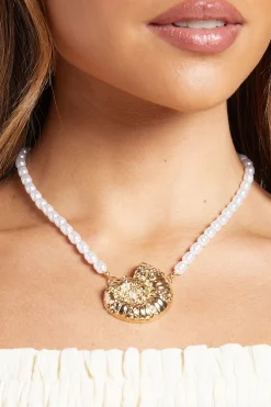 Collier De Perles Avec Pendentif Coquillage
