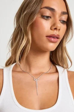 boohoo Collier à détail de nœud Diamante< Colliers