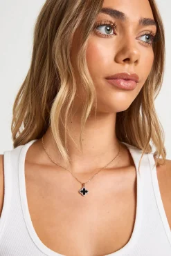 Collier Pendentif Trèfle Orné d'Émail Noir