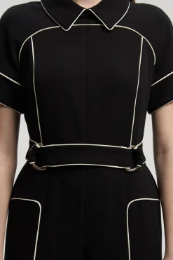 Combinaison Ajustée à Détails Contrastés et Pattes Boutonnées en Tissu Stretch Compact