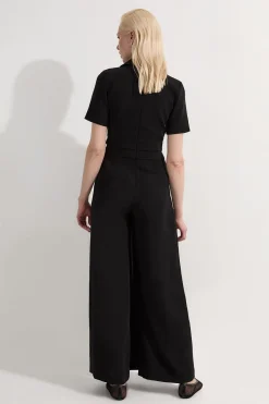 Combinaison ajustée souple à plis et ceinture