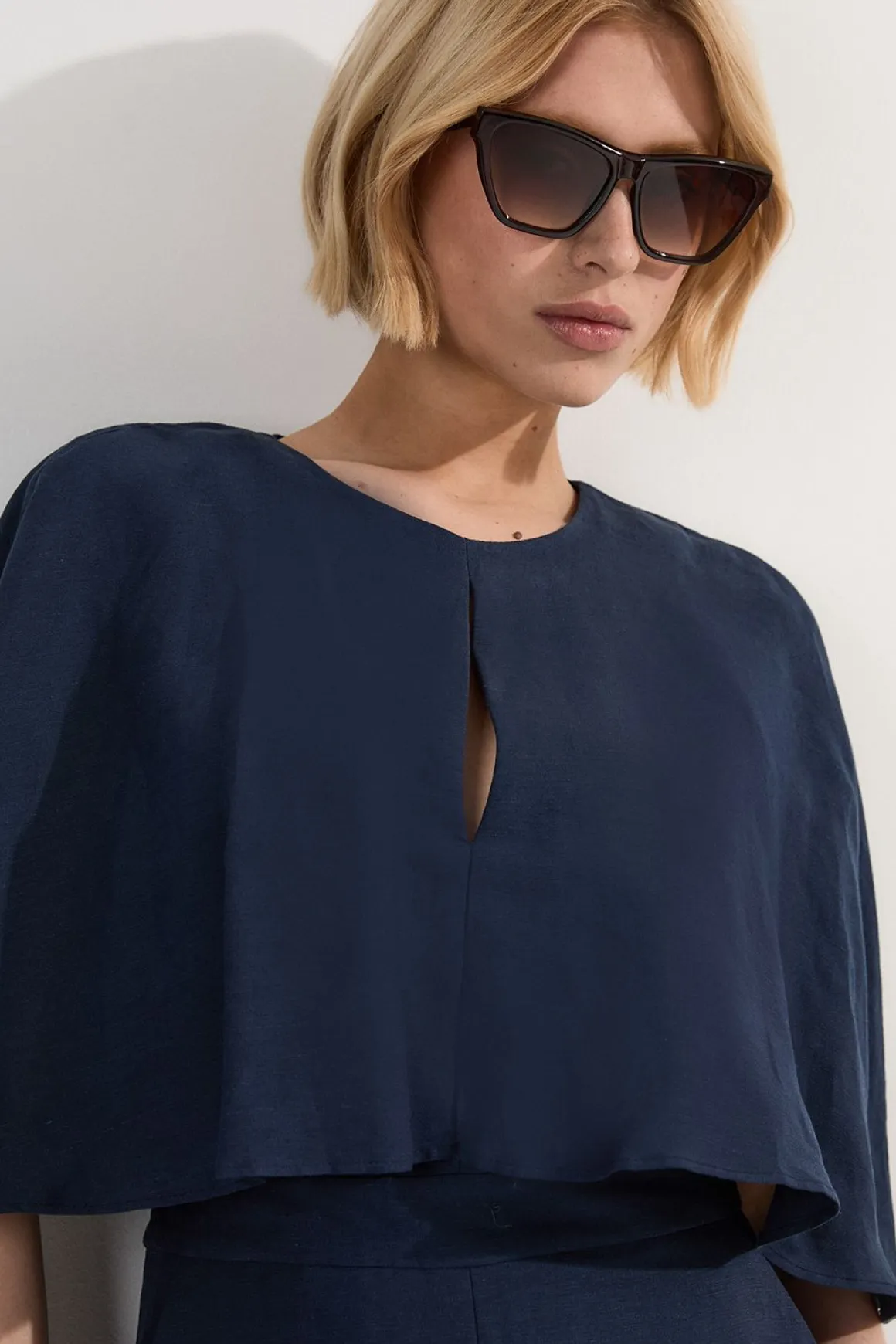 Combinaison cape dramatique en lin sur mesure haut de gamme