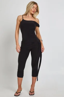 Combinaison Capri Moulante À Encolure Asymétrique