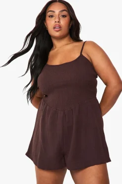boohoo Combinaison courte flippy en étamine froncée pour grandes tailles<Femme Combinaisons Et Combishorts