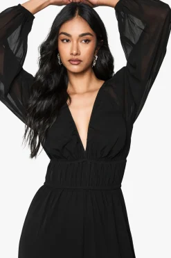 Combinaison en chiffon à col en V froncée et jambes larges