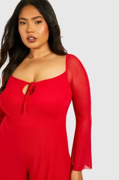 Combinaison en mesh avec détails noués, manches évasées et style fluide