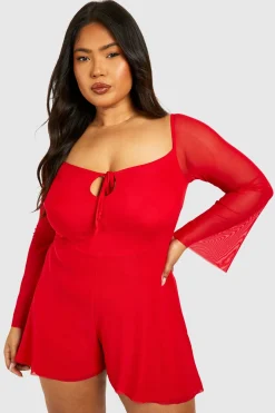 Combinaison en mesh avec détails noués, manches évasées et style fluide