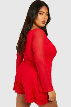 Combinaison en mesh avec détails noués, manches évasées et style fluide