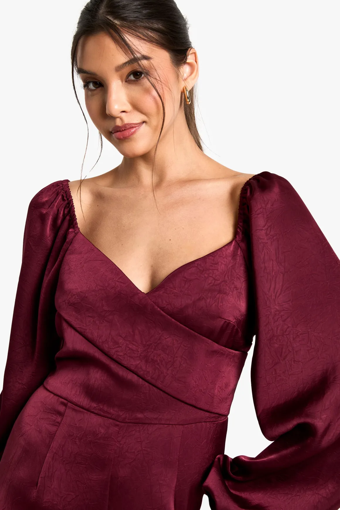Combinaison enveloppante en satin texturé