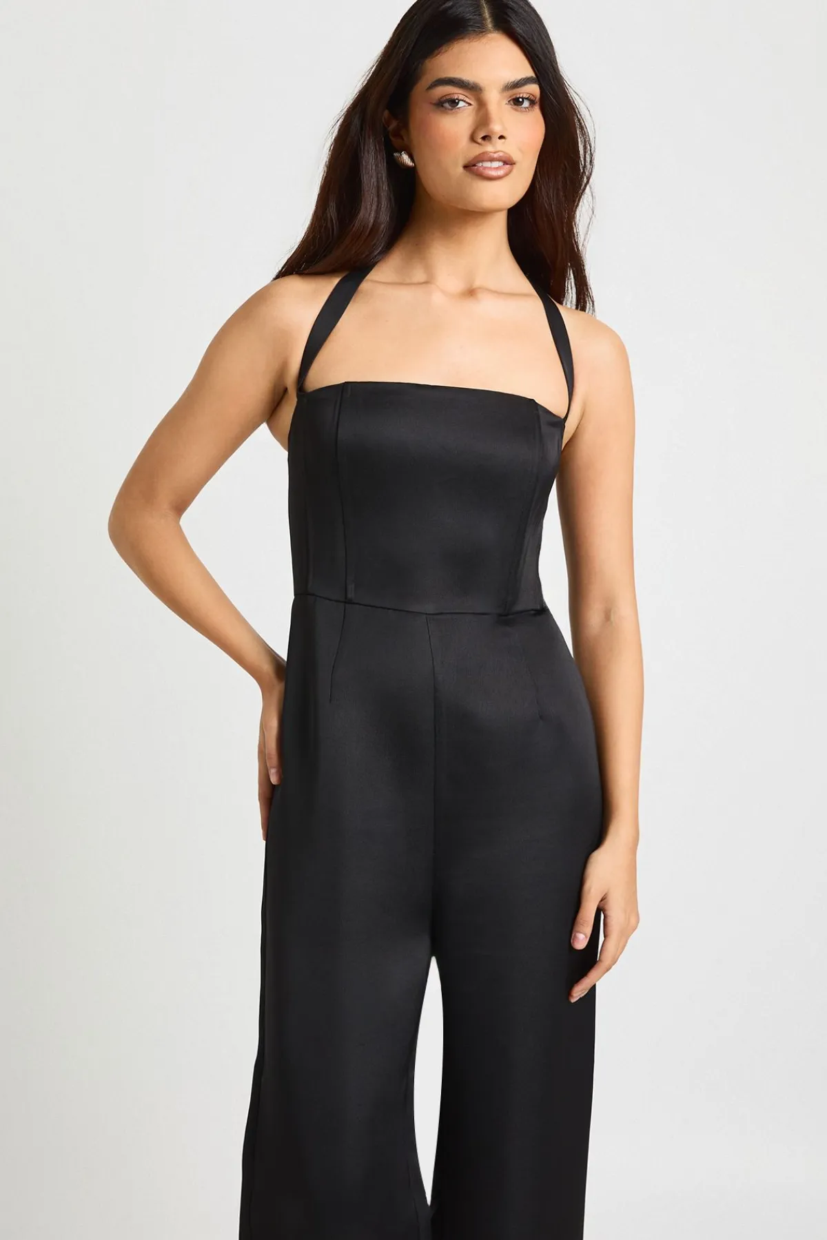 boohoo Combinaison Jambes Larges à Col Halter et Corset Baleiné en Satin Premium<Femme Satin Et Dentelle|Combinaisons Et Combishorts