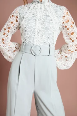 Combinaison à Manches Longues en Dentelle d'Organza avec Ceinture