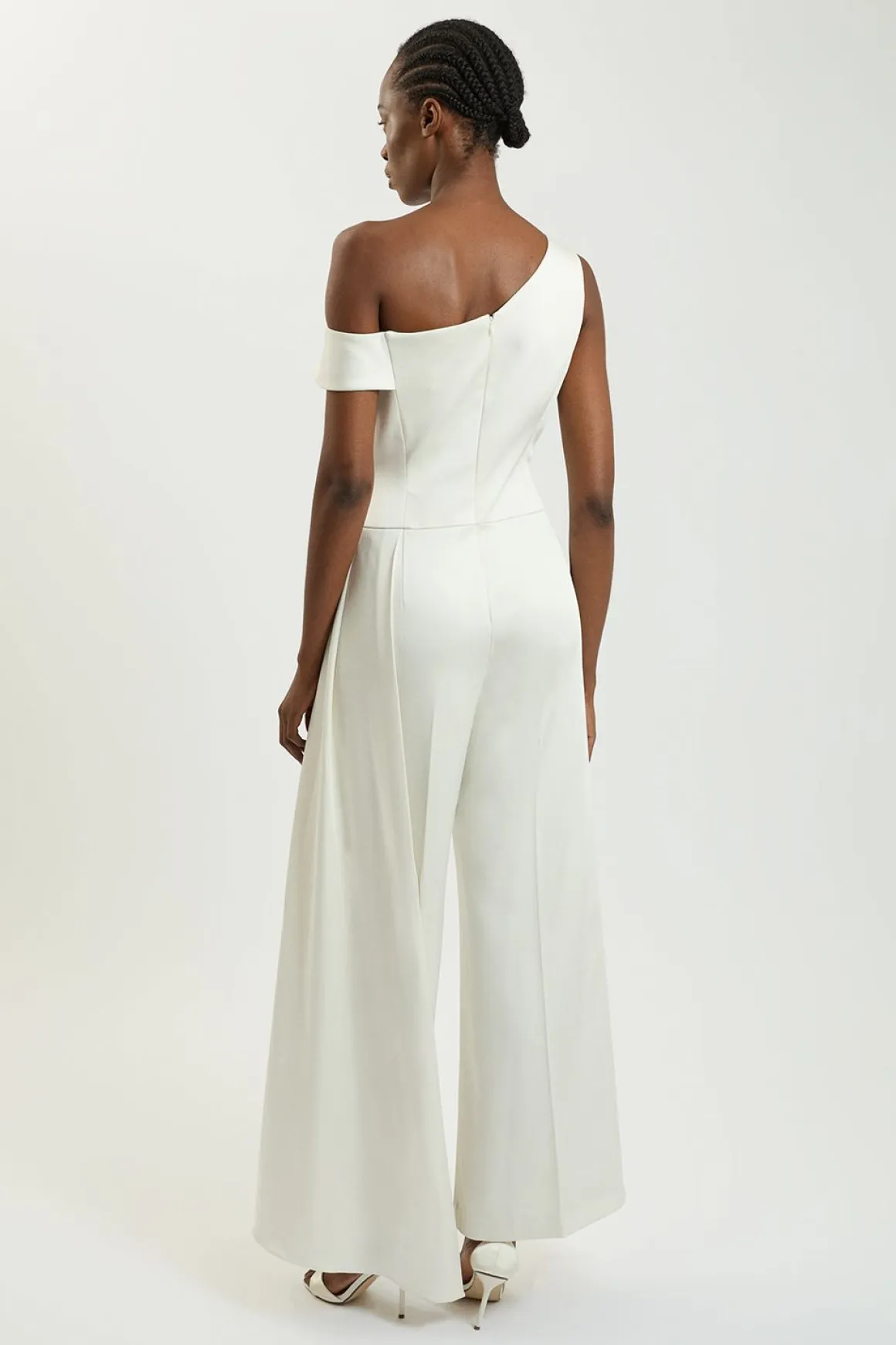 Combinaison Pantalon Asymétrique Drapée En Satin Ajustée Petite