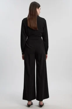 Combinaison Pantalon Large Ceinturée en Crêpe Ajustée