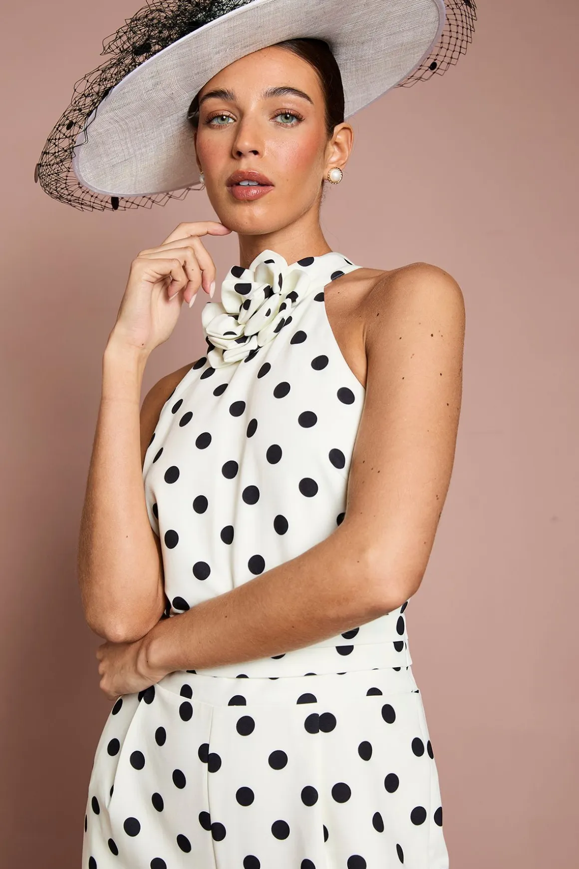 Combinaison-pantalon Lisa À Col Licou Imprimé Corsage À Pois Beige