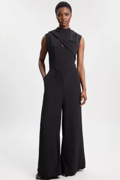 Combinaison Pantalon Petite En Crêpe Ajusté Avec Cape Asymétrique Et Détail Col Drapé