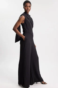 Combinaison Pantalon Petite En Crêpe Ajusté Avec Cape Asymétrique Et Détail Col Drapé
