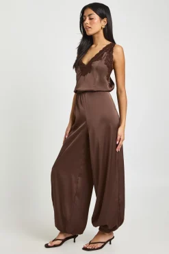 Combinaison Pantalon Sarouel en Satin avec Finitions Dentelle