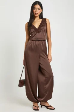 Combinaison Pantalon Sarouel en Satin avec Finitions Dentelle