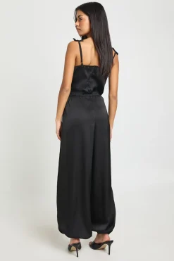 Combinaison Pantalon Sarouel en Satin avec Finition Dentelle