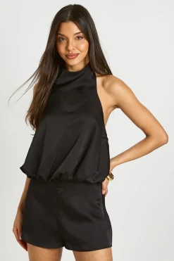 boohoo Combinaison-short Dos Nu En Satin À Encolure Américaine<Femme Satin Et Dentelle|Combinaisons Et Combishorts