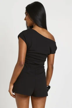 boohoo Combinaison-short En Crêpe Jersey À Épaule Drapée<Femme Combinaisons Et Combishorts