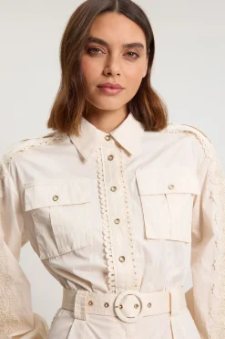 Combinaison-short En Satin De Coton Avec Détail De Poches À Bordure En Dentelle