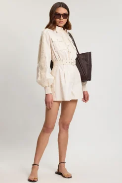 Combinaison-short En Satin De Coton Avec Détail De Poches À Bordure En Dentelle
